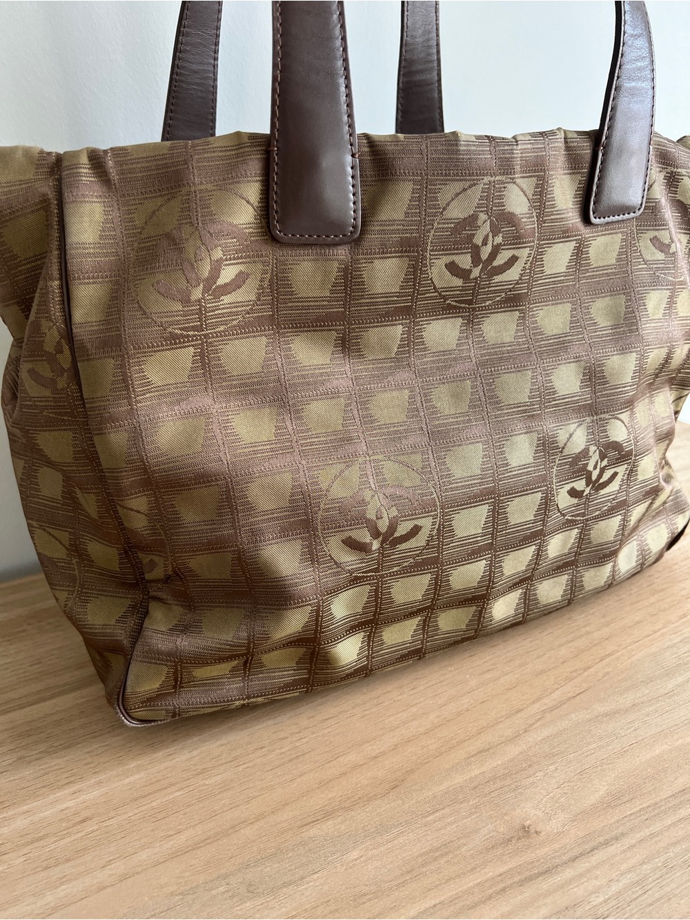 CHANEL Vintage “New Travel” Chocolate Bar Nylon Tote Bag - Picture 4 of 14